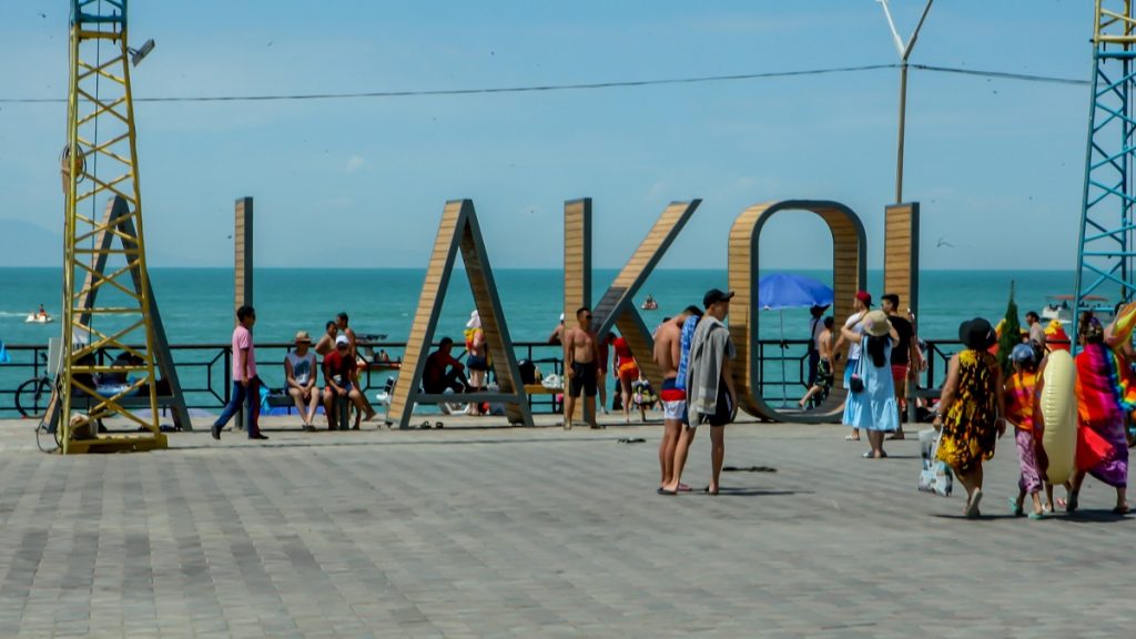 Можно ли летать на самолете на Алаколь летом 2022 года - Bizmedia.kz На каких поездах можно добраться из Алматы на Алаколь. Bizmedia.kz