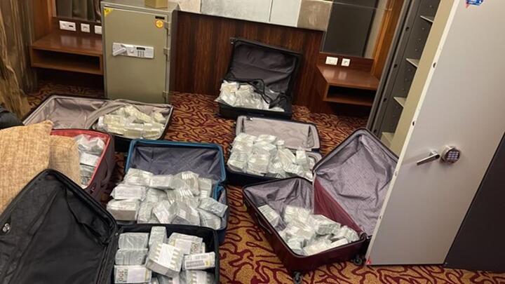 «Пачки денег, машины и особняк». Что изъяли у Масимова - Bizmedia.kz «Пачки денег, машины и особняк». Что изъяли у Масимова. Bizmedia.kz