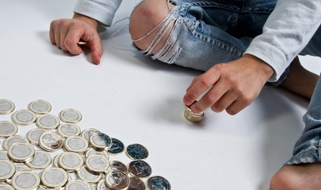 Сколько денег давать ребёнку на карманные расходы? - Bizmedia.kz Ребенок. Расходы. Деньги.