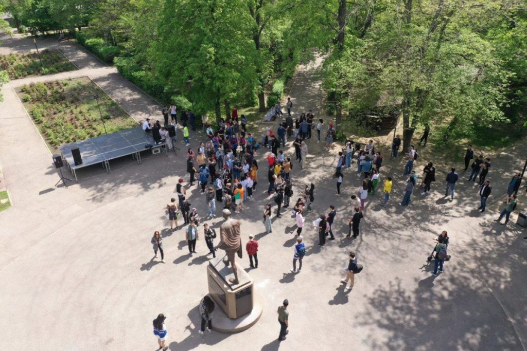 Митинг против блокировки соцсетей проходит в Алматы. Bizmedia.kz