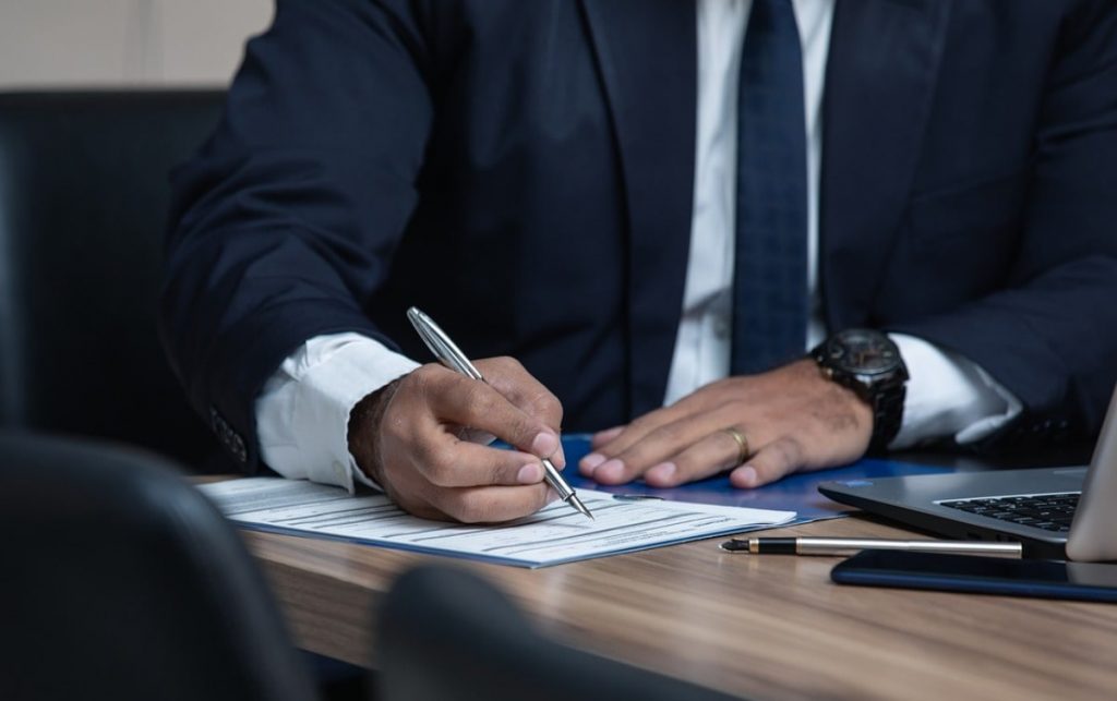 Нужно ли по закону платить деньги коллекторам в Казахстане - Bizmedia.kz Нужно ли по закону платить деньги коллекторам в РК. Bizmedia.kz