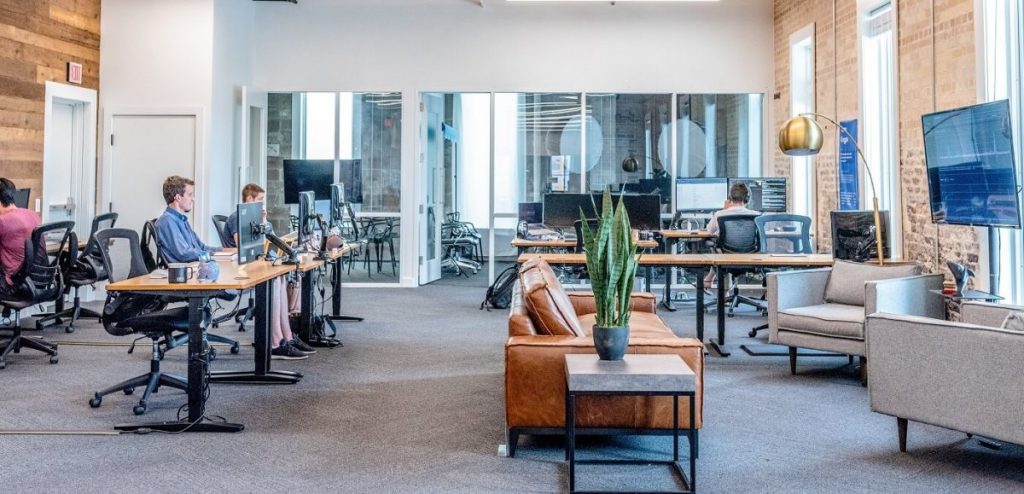 Казахстанцы хотят работать в ИТ из-за высоких зарплат и возможности переезда